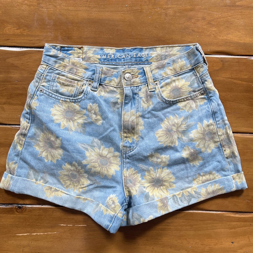 American Eagle - High Waisted Floral Mom Jean Shorts - Size 0